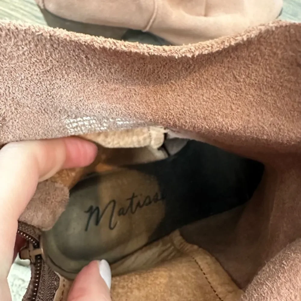 Matisse Shamus Brown Suede Western Slouchy Stack Heeled Booties - Size 9 - EUC